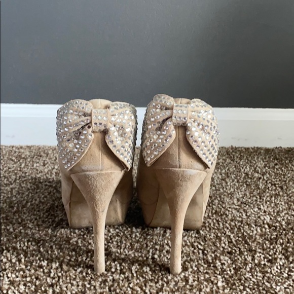 Steve Madden Nude Suede Heels - Picture 2 of 8
